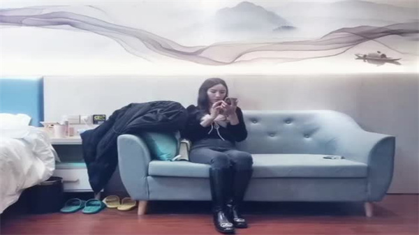 文轩探花：极品网红女神蜜桃翘臀狂扭，逆天长腿深喉诱惑，求狂操内射！